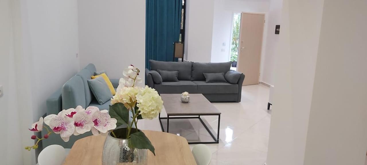 Apartament Me Qera Dublex Lungomare Vlore Exterior photo